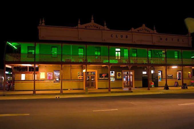 Club Hotel Глен Инес Екстериор снимка
