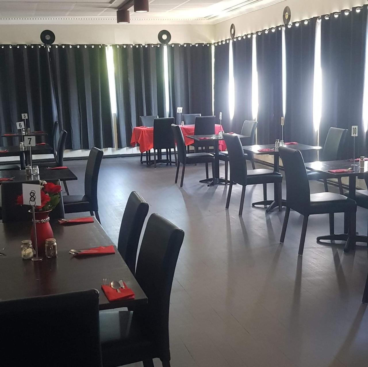 Club Hotel Глен Инес Екстериор снимка